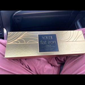 black soleil flat iron hair straightener